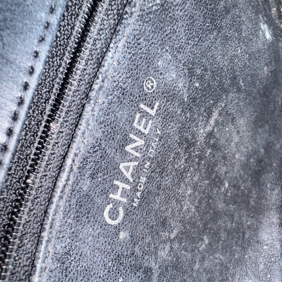 Chanel Classic Quilted Patent Medium bag - Picture 4 of 9